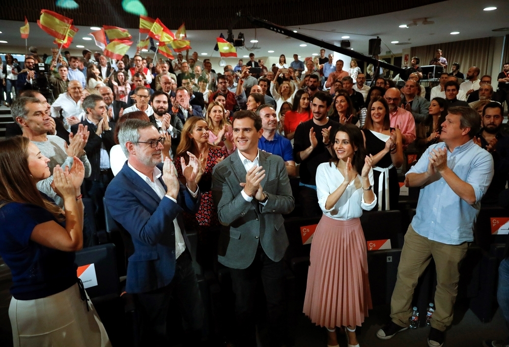 Rivera levanta el veto al PSOE y se abre a pactar con Sánchez