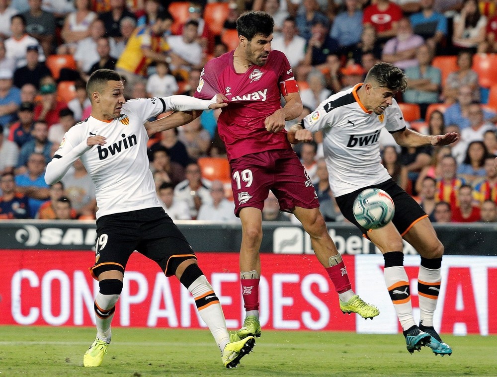El Valencia lleva los puntos ante un buen Alavés