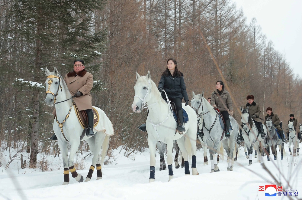 N.Korean leader in Jungphyong area  / KCNA