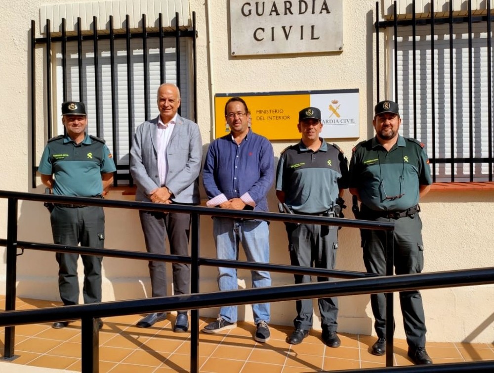 Juan Rodríguez visita cuarteles de la Guardia Civil