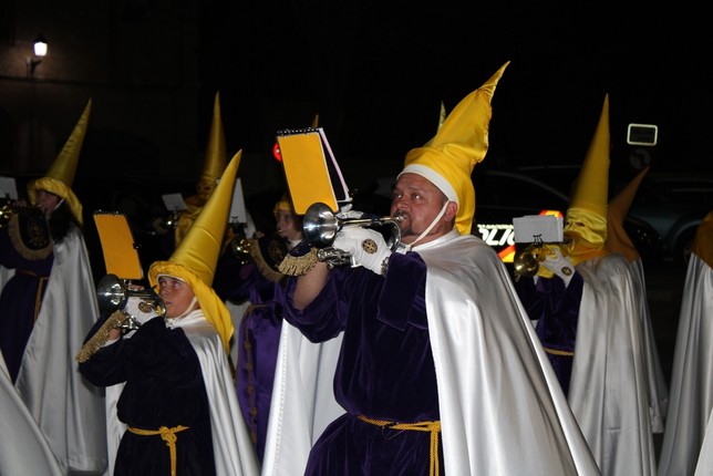 Detalle de varias cornetas de la banda de la Hermandad de María Magdalena.