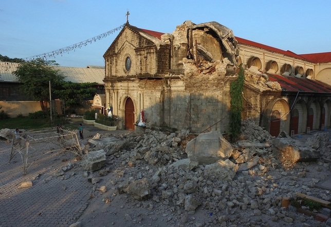 Ascienden a 16 los muertos en el terremoto de Filipinas