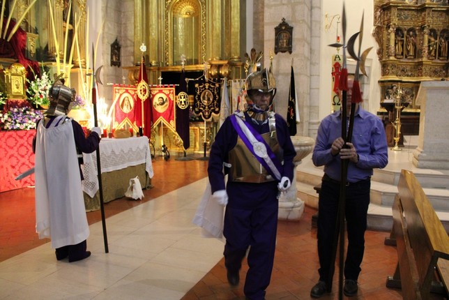 'Los Armaos' guardan el Monumento Eucarístico en Tarancón