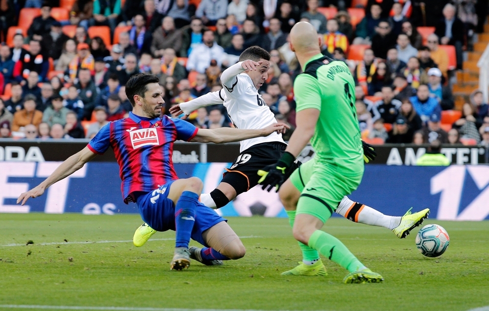 El Valencia se lleva los tres puntos en un igualado duelo