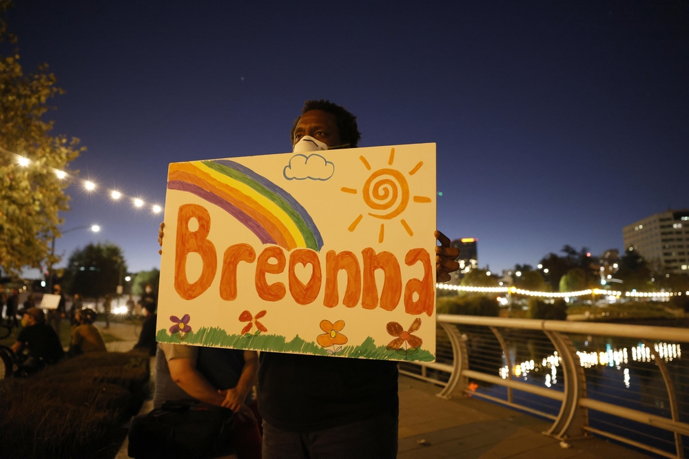 Protest in Oakland over Breonna Taylor indictment  / JOHN G. MABANGLO