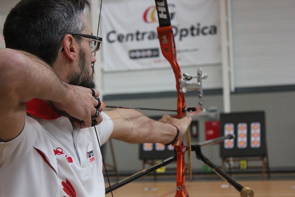 Paolo Ocaña gana el regional de tiro con arco en sala