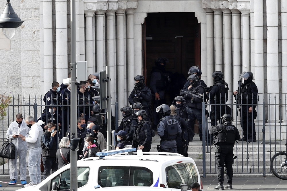 Tres muertos y varios heridos por un ataque con cuchillo en Niza