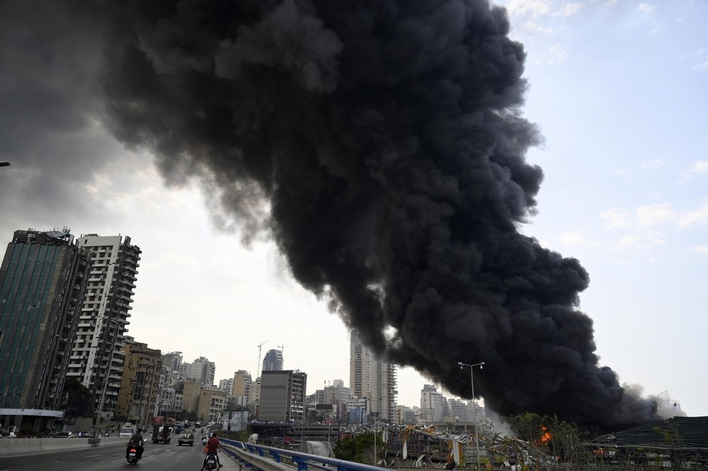 Incendio en el puerto de Beirut un mes después de la explosión