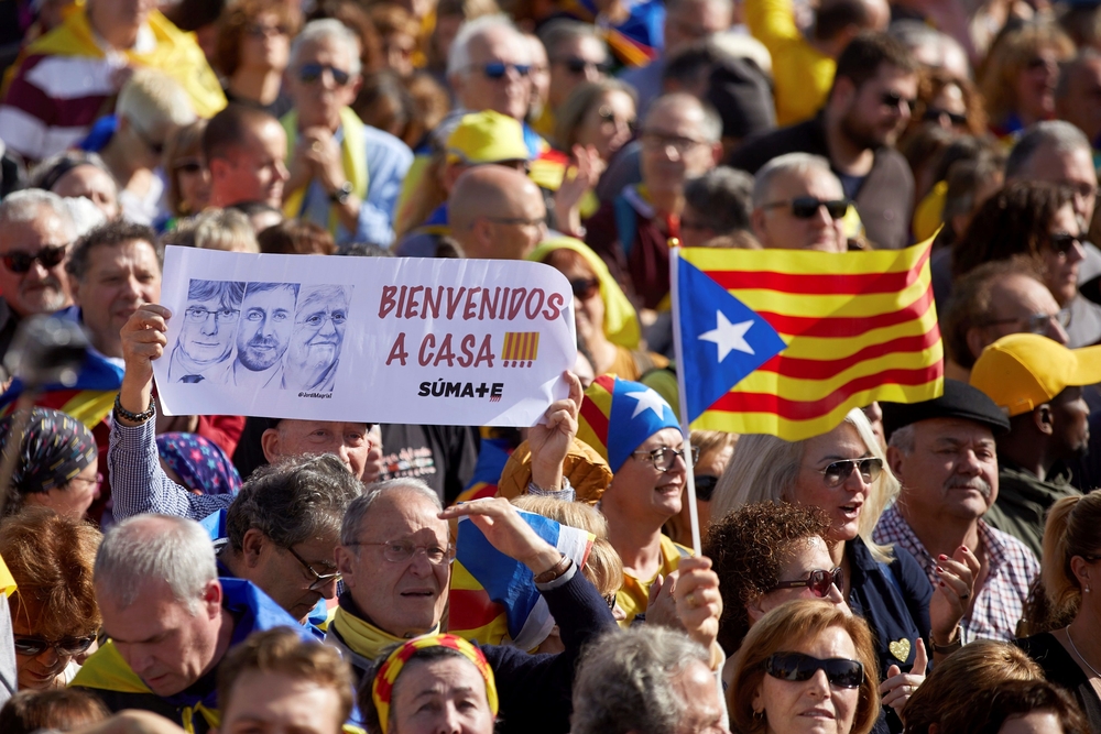 El expresidente Carles Puigdemont protagoniza un acto politico en Perpiñán  / DAVID BORRAT