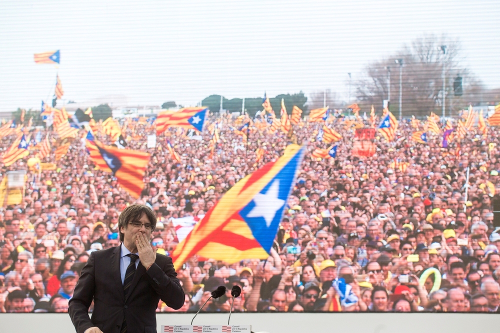 El expresidente Carles Puigdemont protagoniza un acto politico en Perpiñán  / DAVID BORRAT