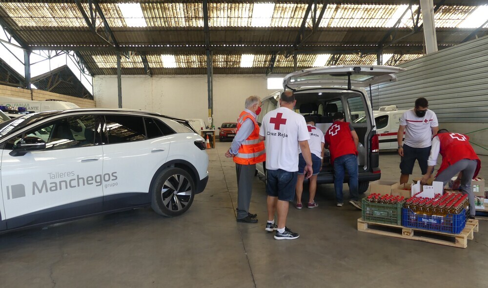 Trivio y Talleres Manchegos donan alimentos a Cruz Roja