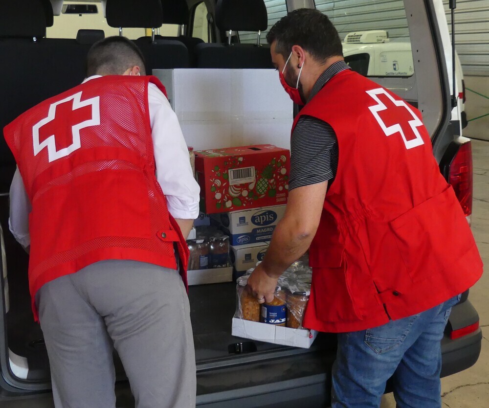 Trivio y Talleres Manchegos donan alimentos a Cruz Roja