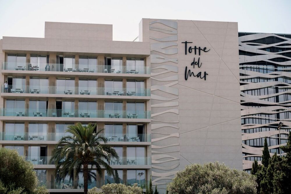Mueren dos turistas en Ibiza tras caer desde un cuarto piso