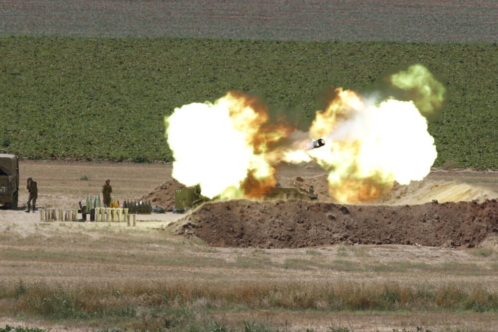 Israeli artillery at Gaza border