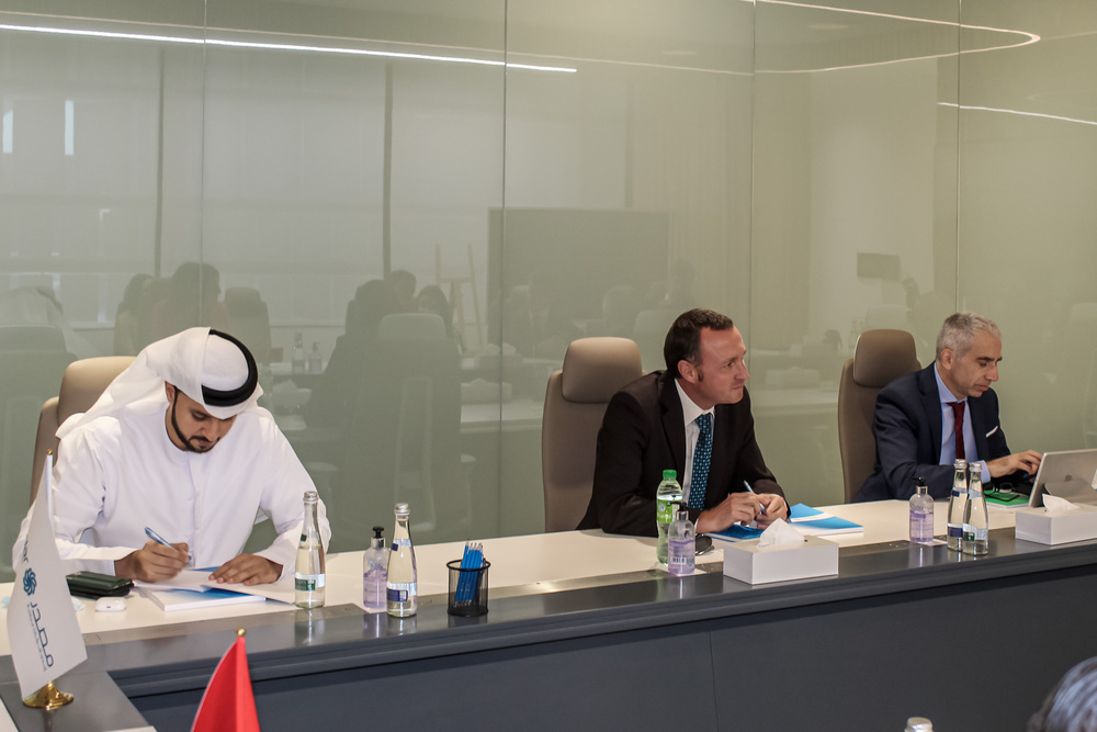 CLM promociona en Abu Dhabi su potencial en renovables