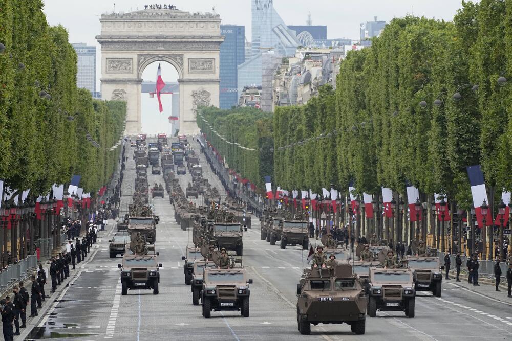 Francia recupera los clásicos de su Fiesta Nacional