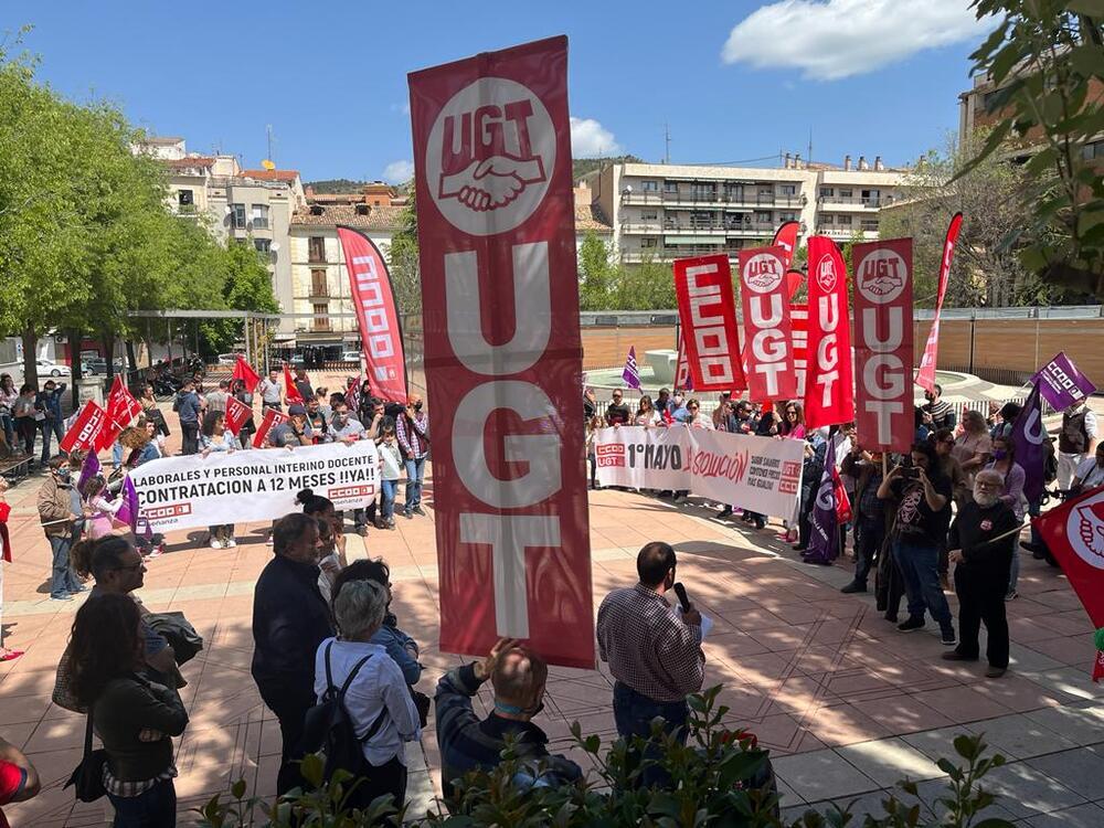 La manifestación partió de la estación de tren y terminó en la plaza de España