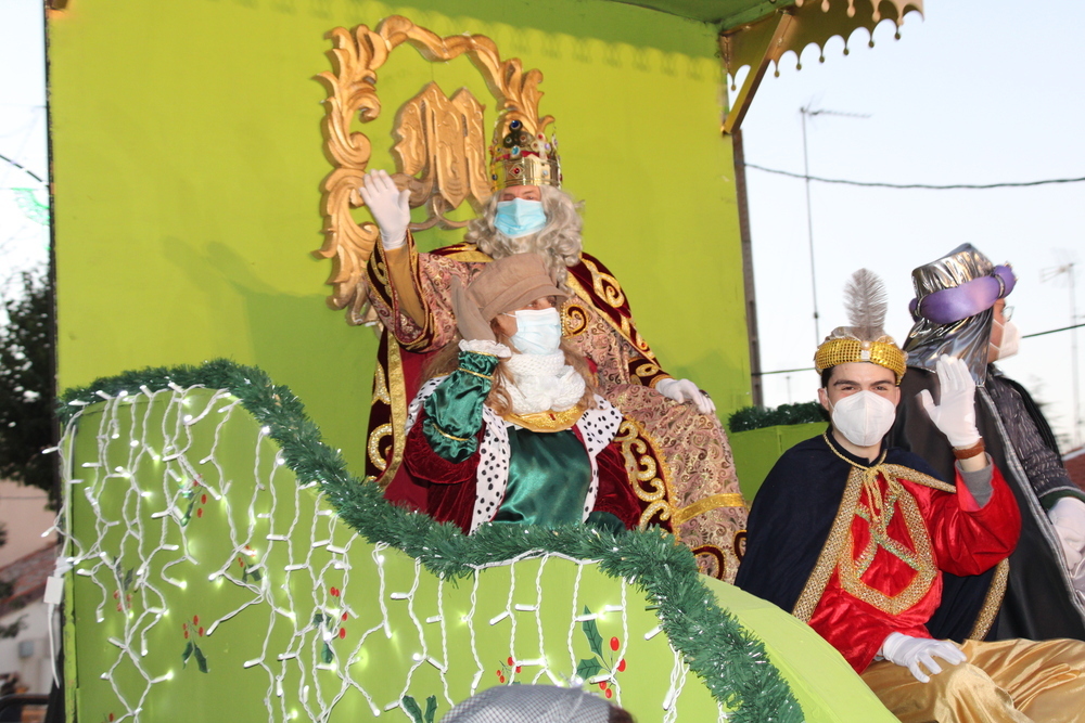 Momentos de la Cabalgata de Reyes en Tarancón, que debido a la lluvia se realizó excepcionalmente el día 6 por la tarde.