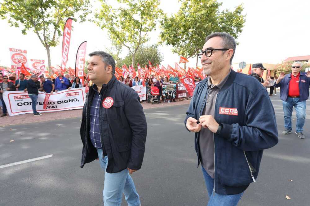 Los secetarios regionales de UGT, Luis Manuel Monforte (izda) y su homólogo de CCOO, Paco de la Rosa, participaron en la concentración celebrada en Ciudad Real.
