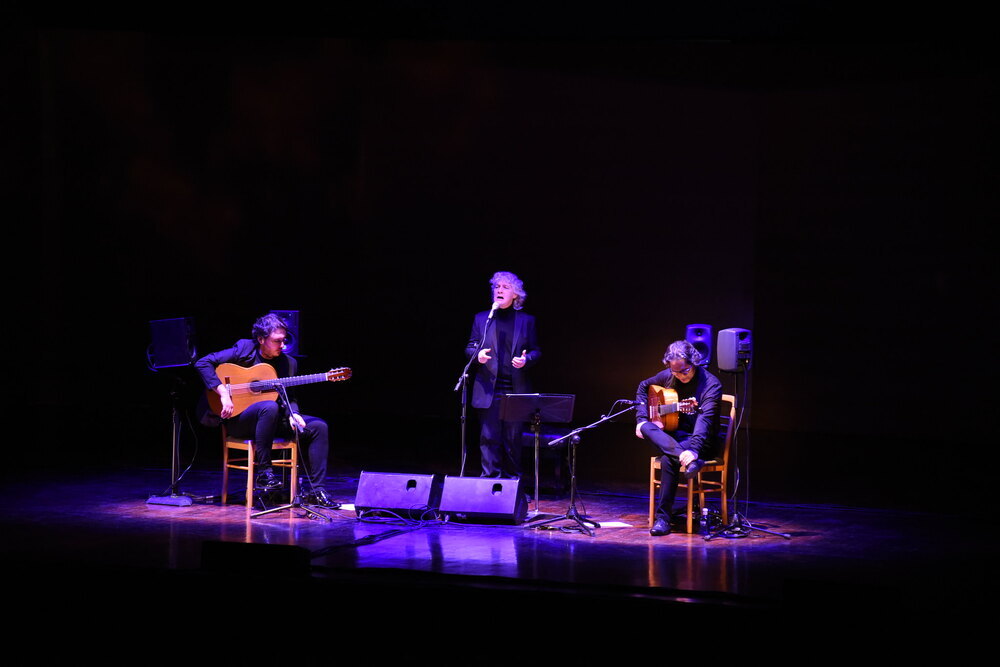 García-Page asistió al concierto de Mayte Martín junto a José Luis Martínez Guijarro, Mari Luz Fernández y María Ángeles Martínez