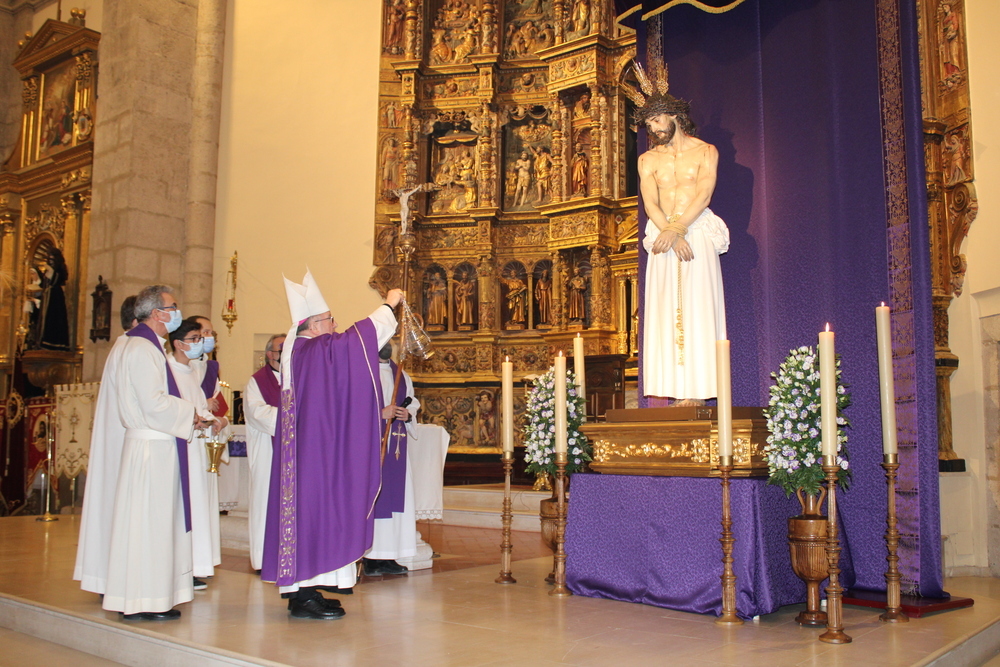 El obispo de Cuenca bendice el Cristo del Perdón de Tarancón