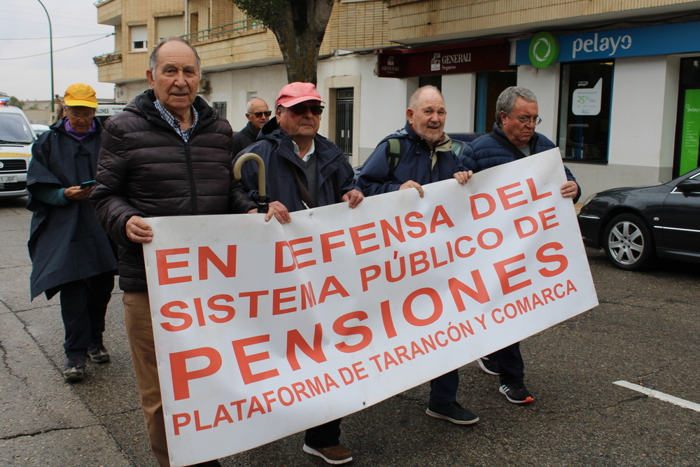 Manifestación por las avenidas Juan Carlos I, Miguel de Cervantes y Reina Sofía, tras recibir a los participantes en la Marcha Este. 
