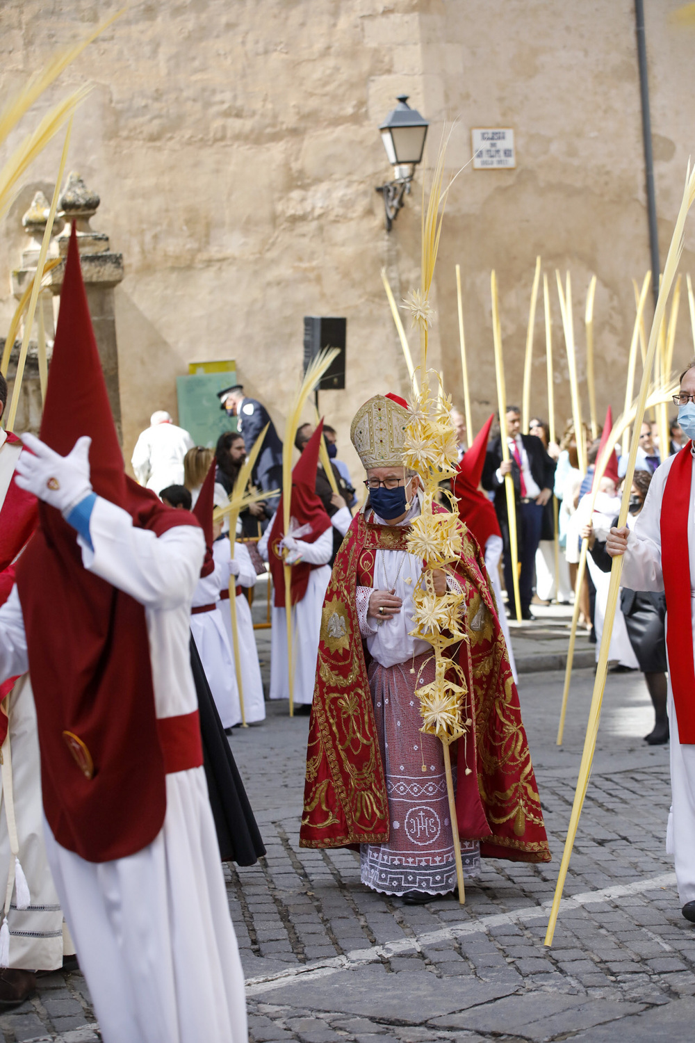 Una multitudinaria procesión del Hossana abrió la Semana Santa de Cuenca.