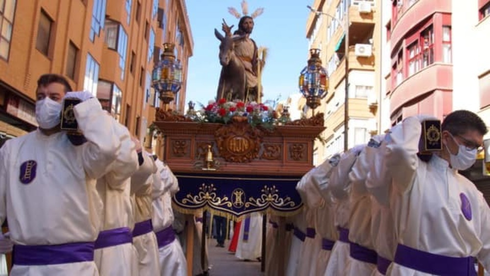 Detalle de la procesión de las Palmas del Domingo de Ramos, con el paso de 'La Borriquilla'. 