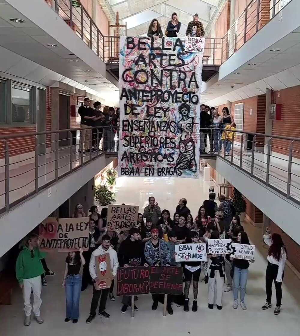 La protesta también se trasladó al interior de la facultad