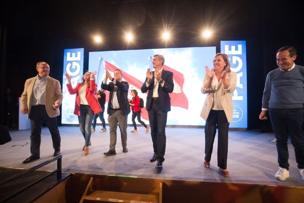 Page cerró el decimotercer día de campaña en la capital regional, junto al expresidente de la Junta, José Bono, y la alcaldesa de Toledo, Milagros Tolón.