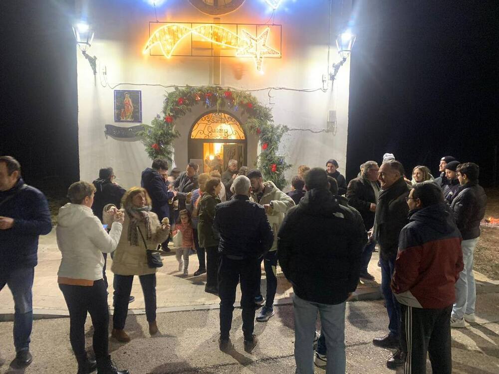 La ermita de Santa Quiteria y la ermita de San Juan celebraron la 'Navidad en los barrios' con villancicos y dulces