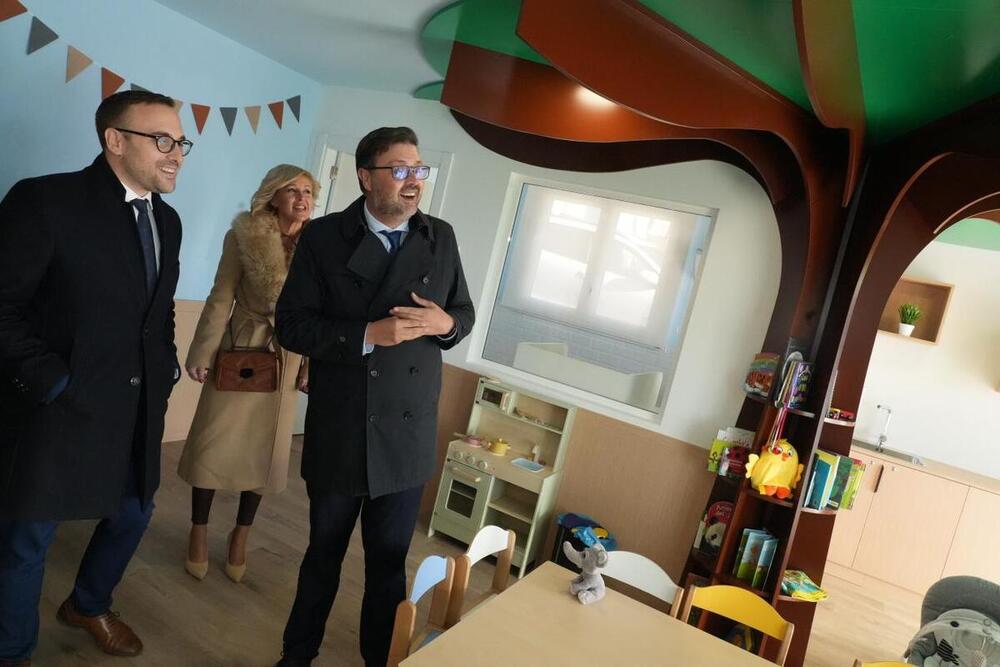 Amador Pastor inaugura la Escuela Infantil de Graja de Iniesta