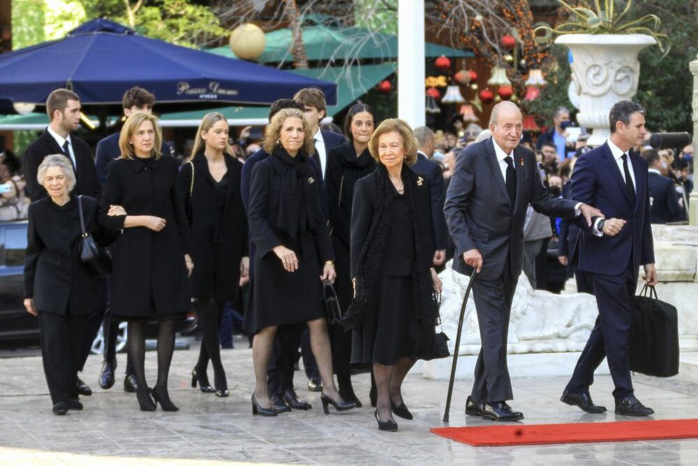 Los reyes eméritos de España y su familia en el funeral de Constantino de Grecia  / VLACHOS ALEXANDROS