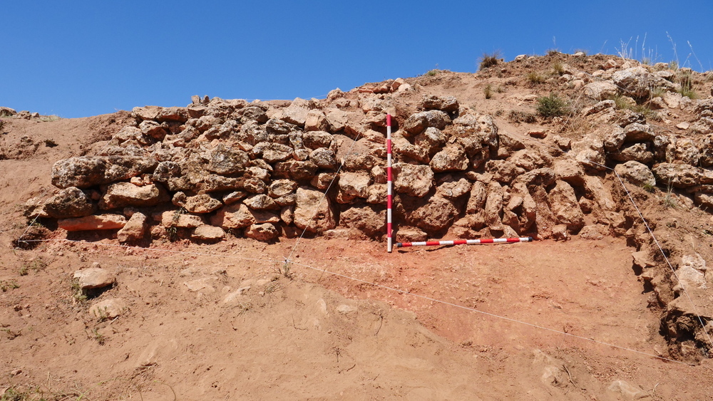 Imágenes de las excavaciones acometidas la pasada semana en el Cerro de los Moros.