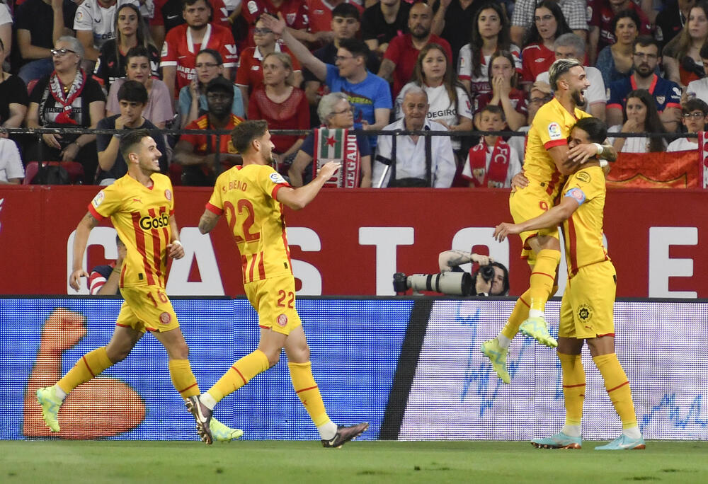 El Girona rompe la racha del Sevilla y se acerca a Europa (0-2)