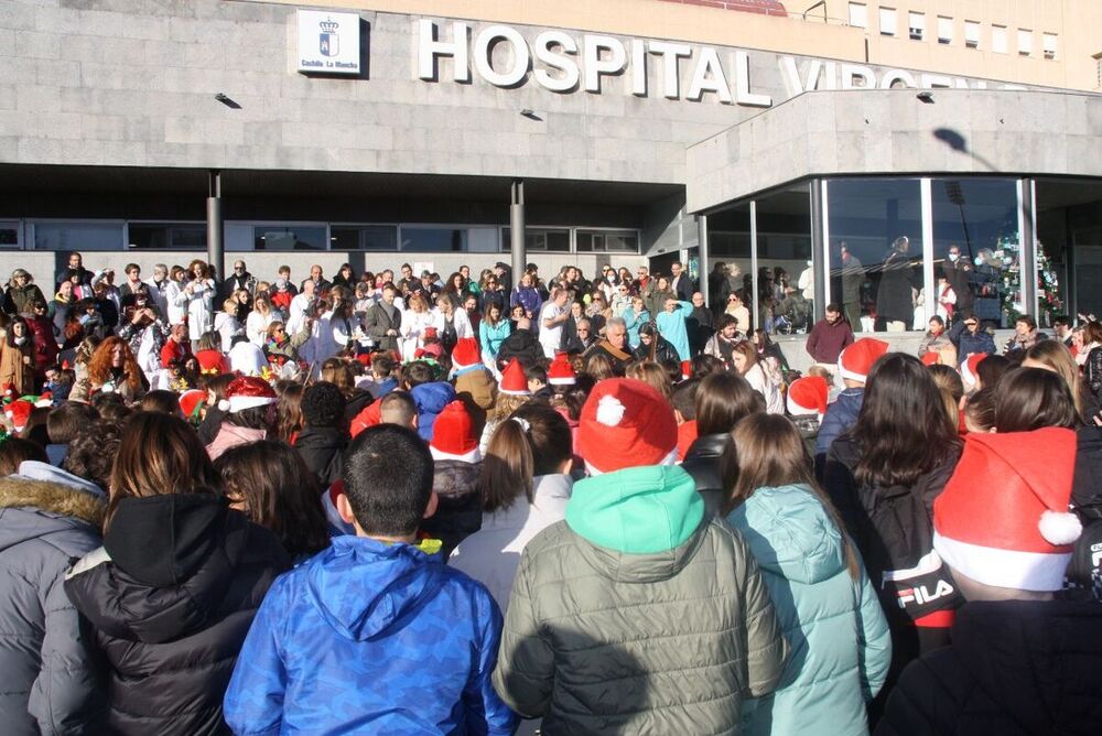 Alumnos de Fuente del Oro felicitan la navidad en el hospital