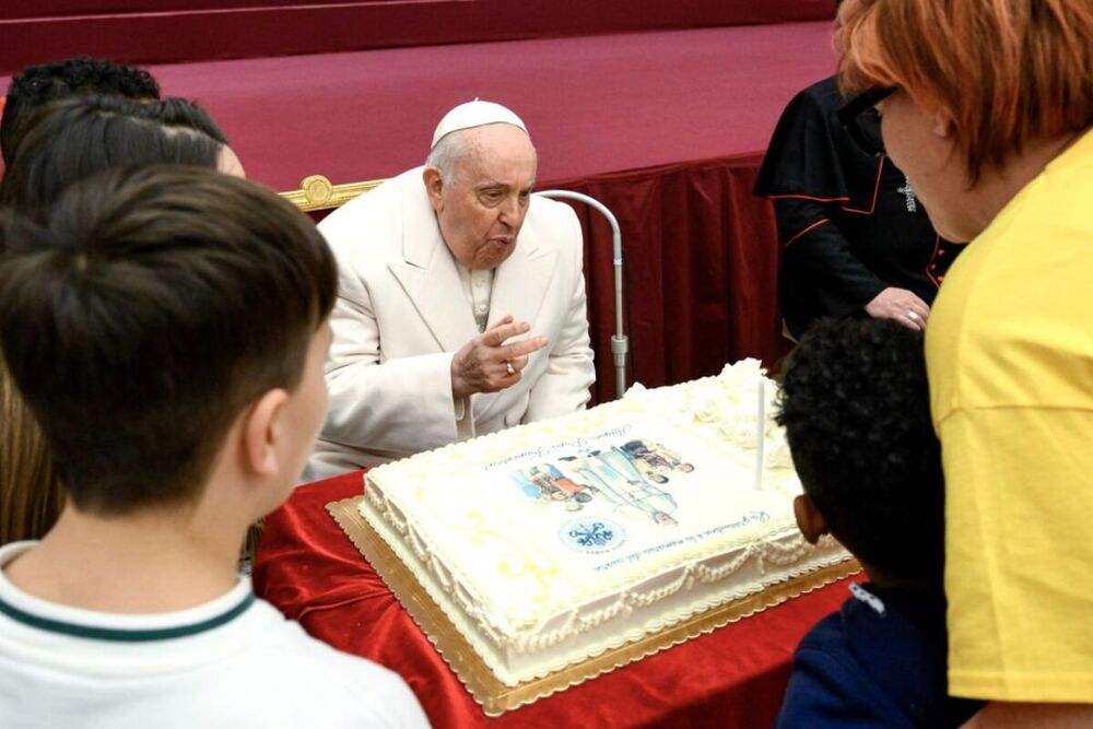 El Papa celebra su 87 cumpleaños con una fiesta circense