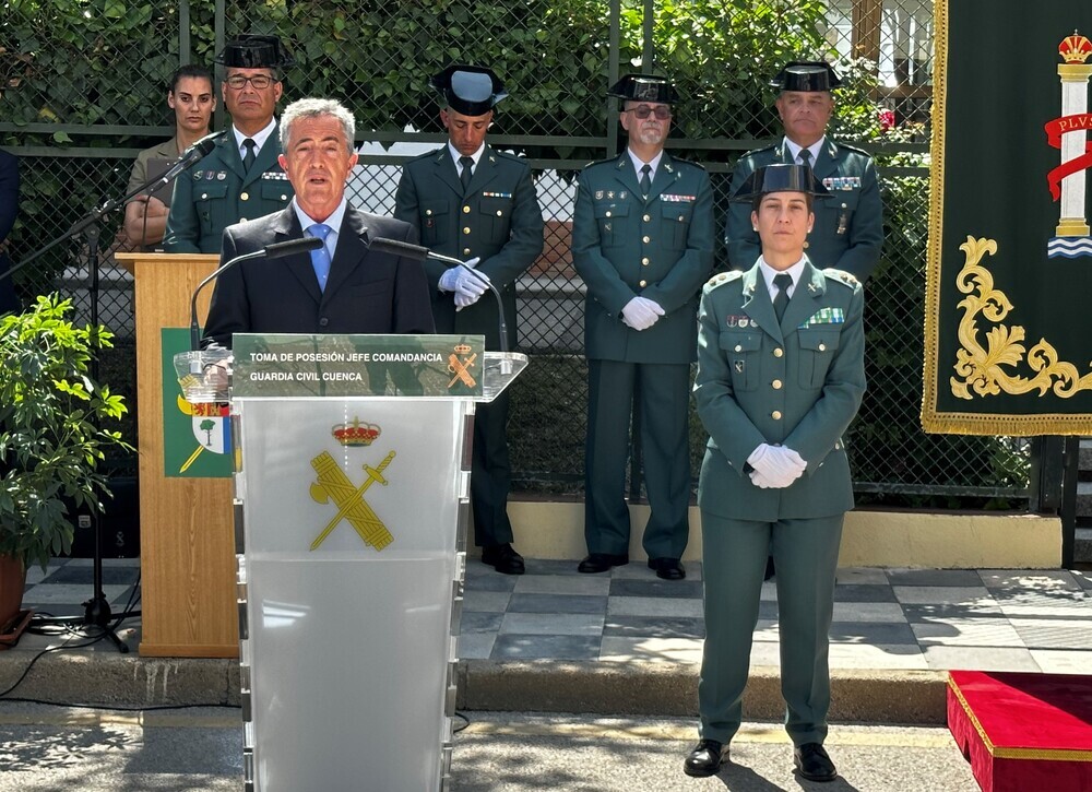 Distintos momentos de la toma de posesión de la nueva jefa de la Comandancia de la Guardia Civil de Cuenca.