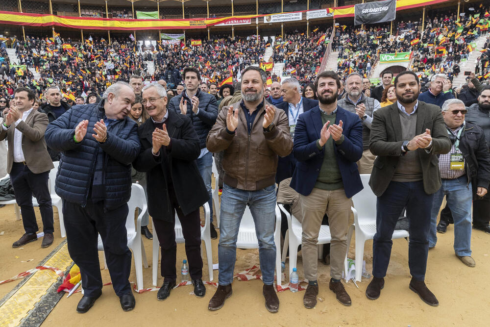 El presidente de Vox Santiago Abascal durante el mitin que ha ofrecido este domingo en la plaza de toros de Murcia.