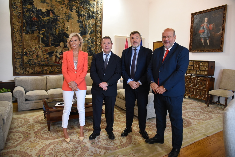 Imágenes del encuentro entre el presidente regional y el alcalde de Cuenca.