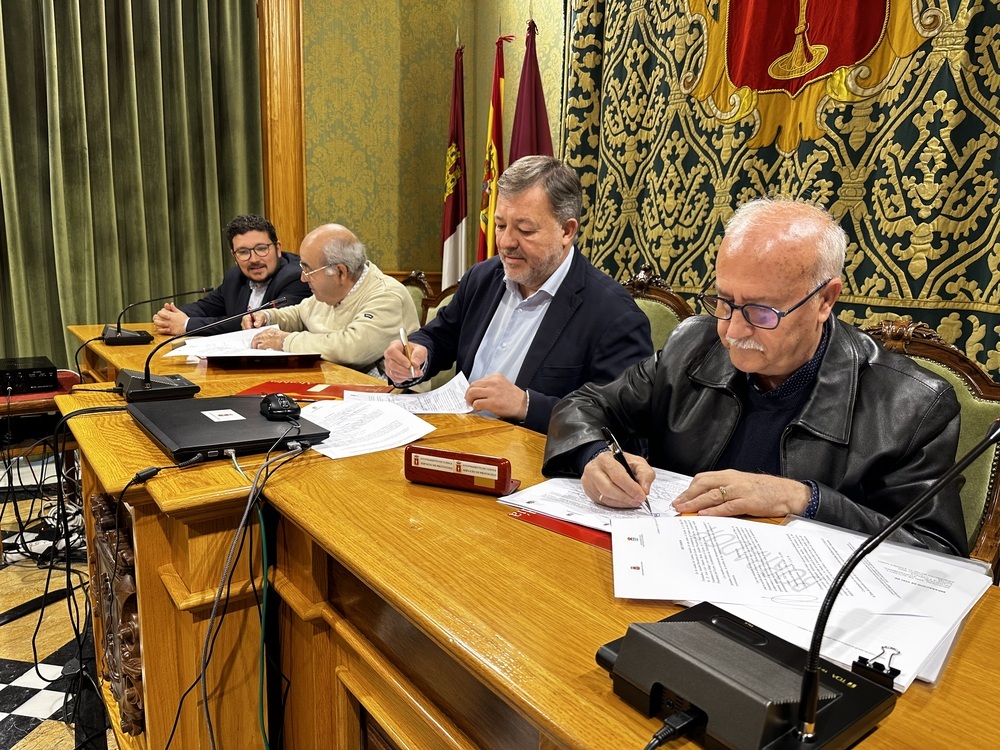 Firma del convenio de colaboración entre los ayuntamientos de Cuenca, Chillarón y Fuentenava de Jábaga.