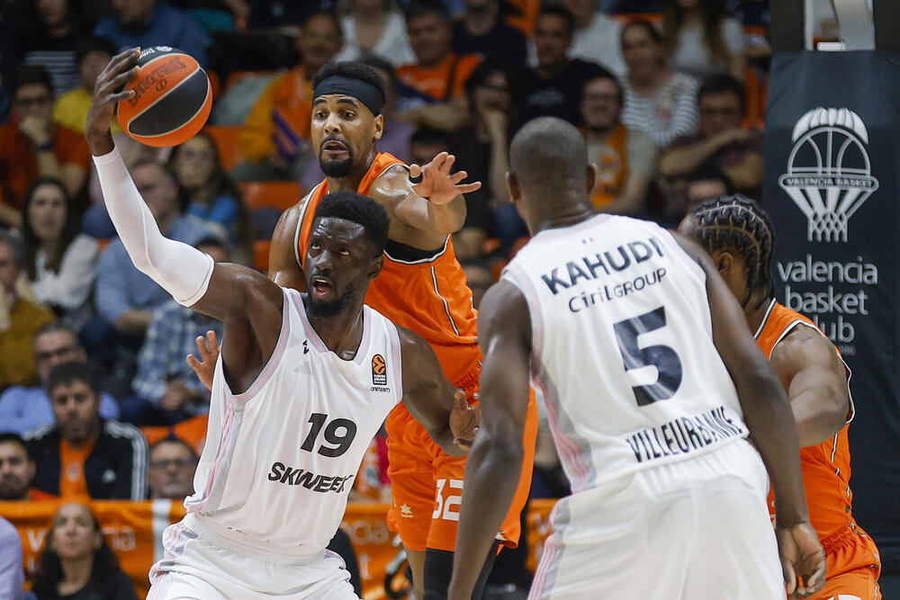 Nando De Colo frustra el 'play-in' de su ex Valencia Basket