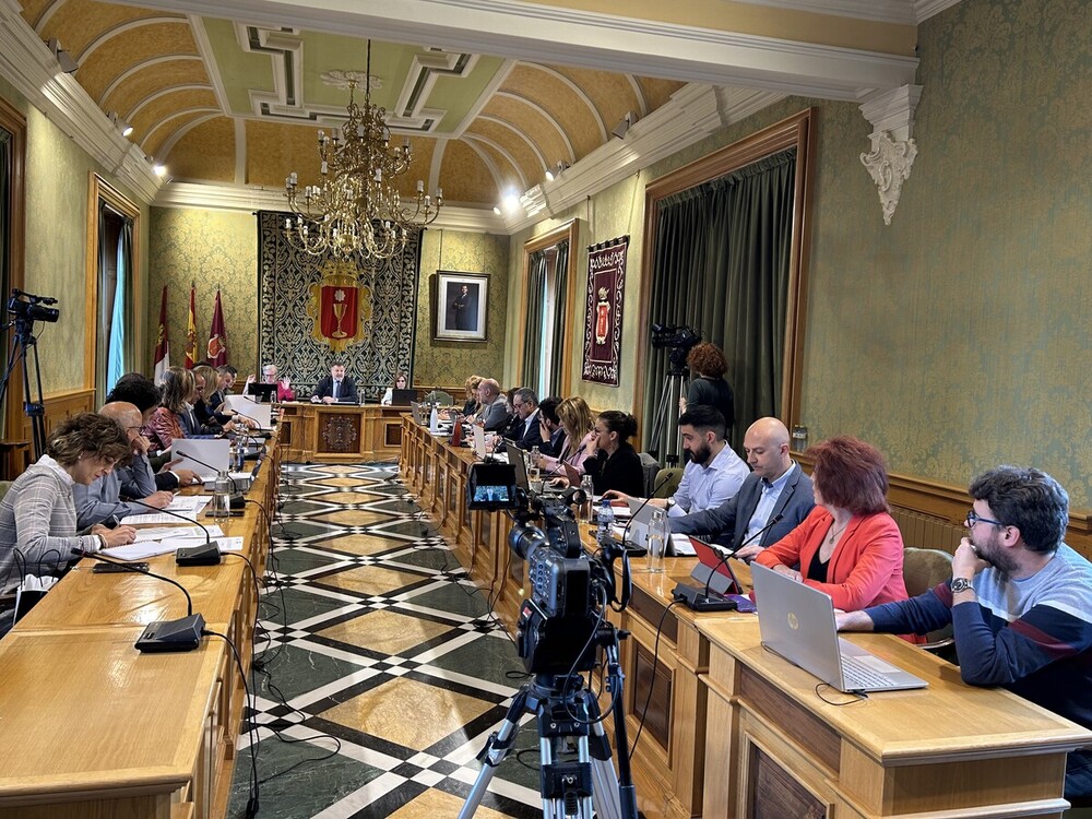 La gran mayoría de los asuntos abordados en el Pleno ordinario de ayer en el Ayuntamiento de Cuenca se aprobaron por unanimidad.