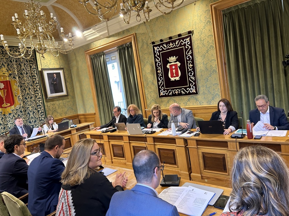 La gran mayoría de los asuntos abordados en el Pleno ordinario de ayer en el Ayuntamiento de Cuenca se aprobaron por unanimidad.