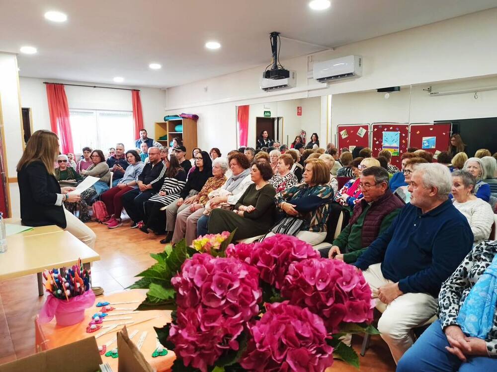 Gema Urien ofreció el tradicional pregón organizado por el  Club de Lectura del Centro de Mayores