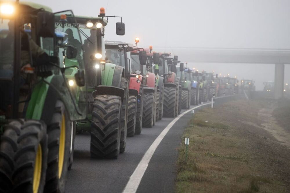 Los tractores colapsan las principales carreteras de España