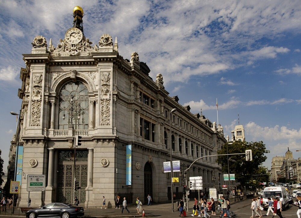 Fachada del edificio del Banco de España situada en la confluencia del Paseo del Prado y la madrileña calle de Alcalá