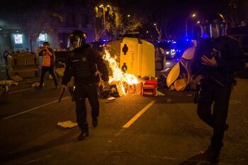 Tres mossos heridos leves tras la marcha del 1-O