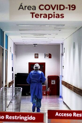 Las variantes de ómicron ponen de nuevo en alerta los hospitales