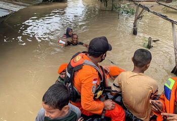 Ascienden a seis los muertos por las inundaciones en Indonesia